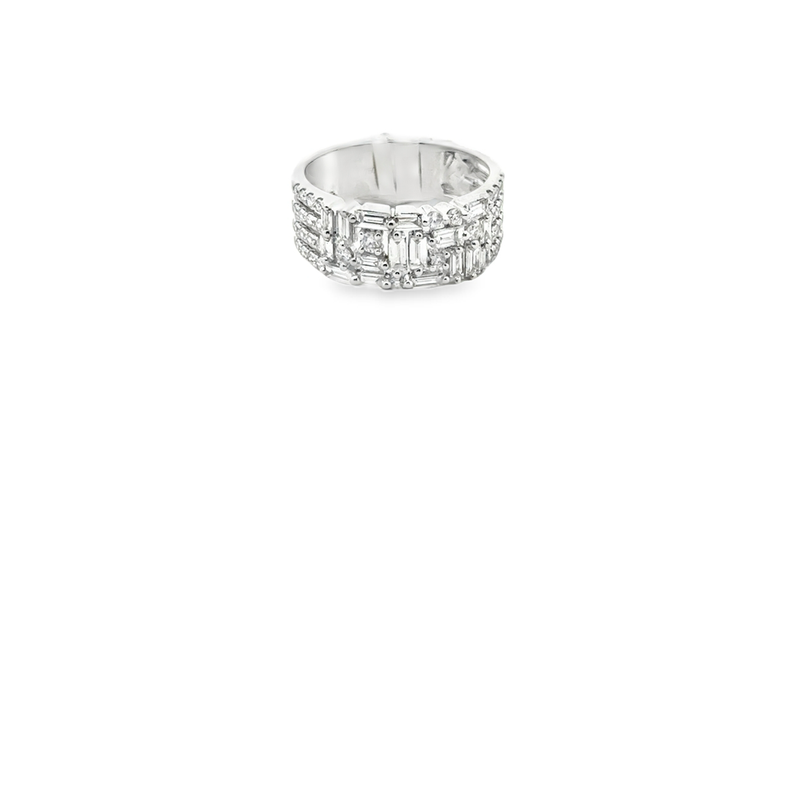 18K WHITE GOLD WIDE DIAMOND BAND WITH 39 ROUND DIA