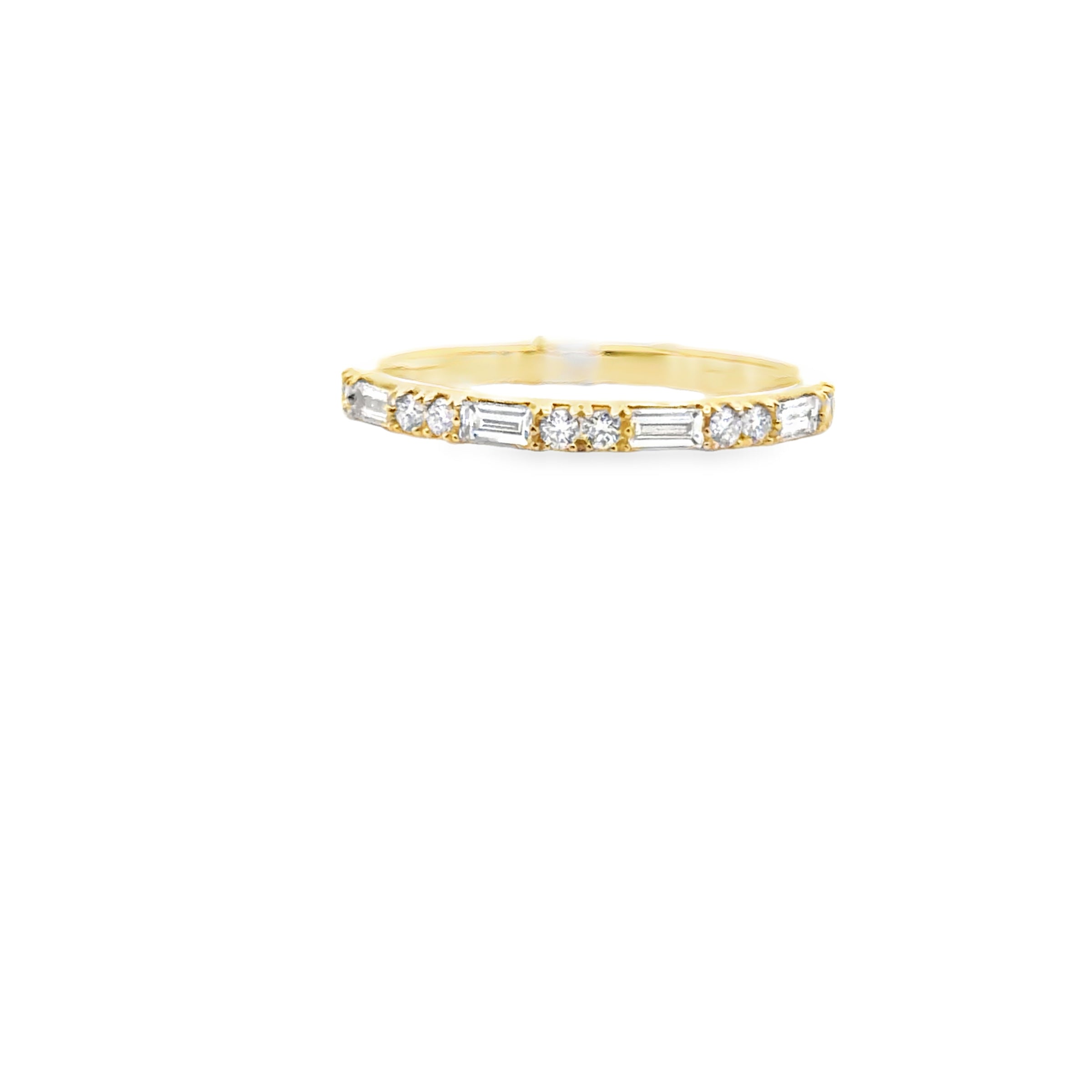 18K YELLOW GOLD LADIES DIAMOND BAND FEATURING 10-R