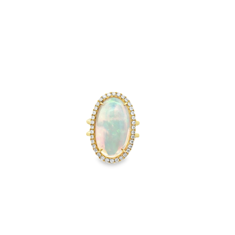 18KT YELLOW GOLD DIAMOND AND OPAL RING WITH AN OVA