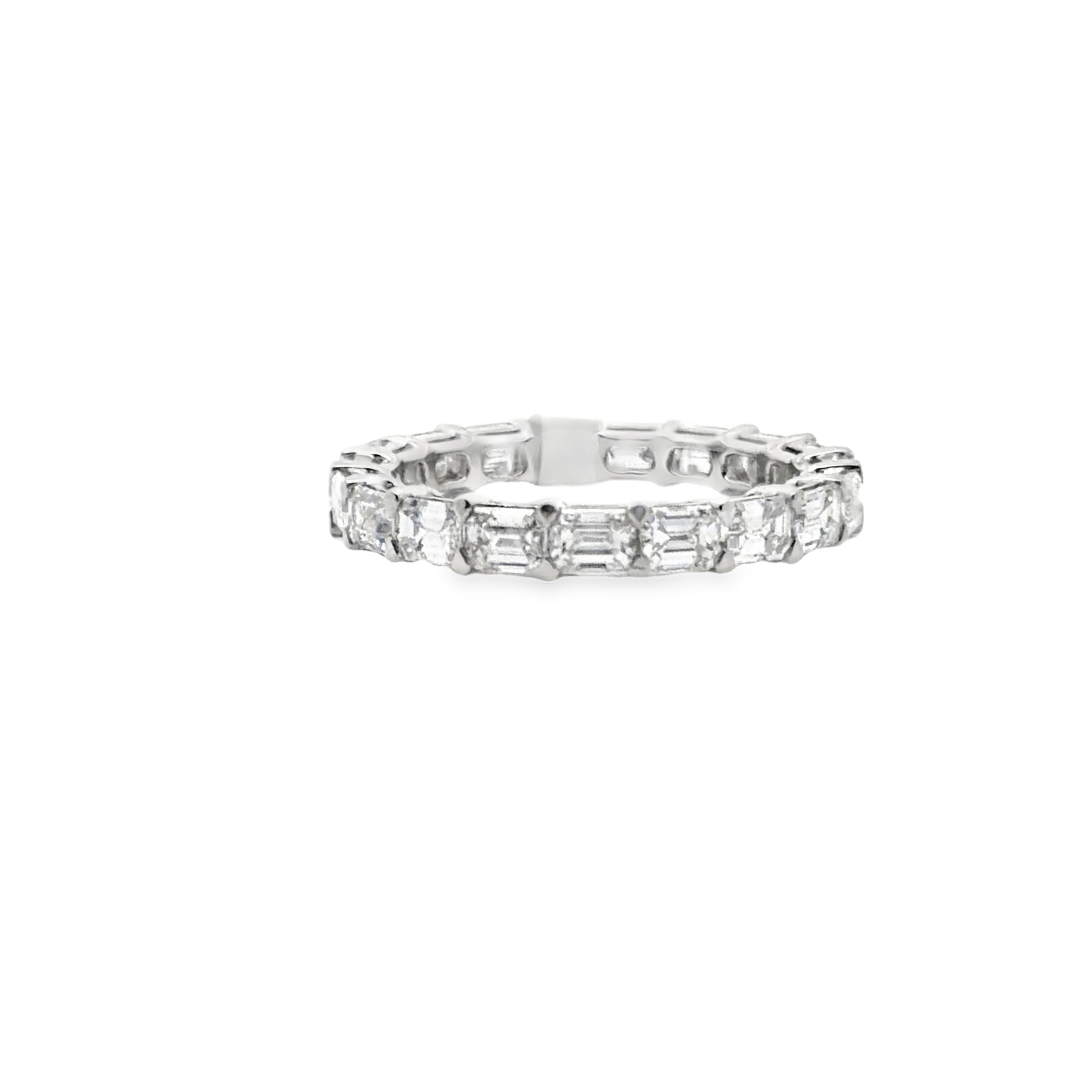 18K WHITE GOLD DIAMOND ETERNITY WEDDING BAND FEATU