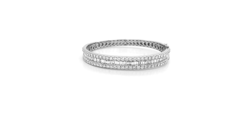 LADIES 18K WHITE GOLD DIAMOND BANGLE